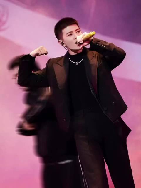 任嘉伦新专辑37单枪匹马11首歌7首参与创作