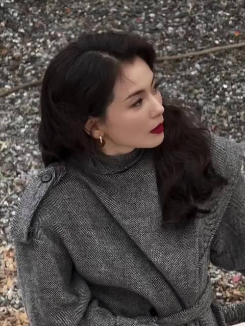 真的被刘涛狠狠美到了，状态真的特别好啊！老钱风真的好适合啊