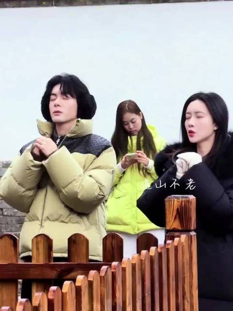 孟子义曾舜晞只是在闭着眼怎么感觉像在拍剧呢