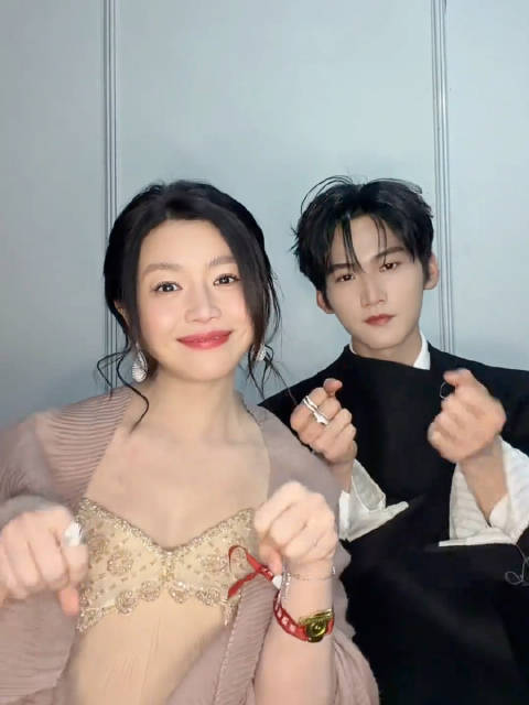 不知道，这对姐弟cp很曼妙，陈妍希周柯宇一起拍了手势舞