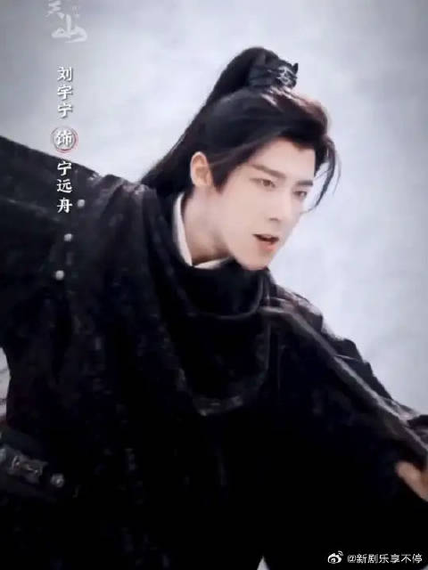 刘宇宁2025巡演启动，歌手跨界演艺成绩亮眼