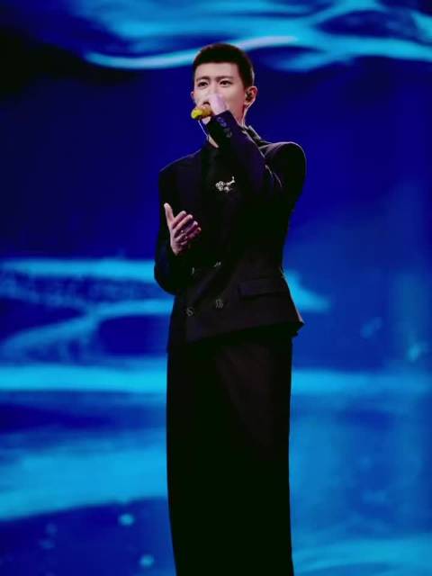 任嘉伦37单枪匹马专辑上线，11首含7首原创