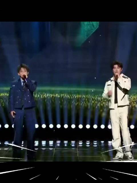 苏醒杨旭文携苏超十三队球员网晚合唱《热烈的我们》