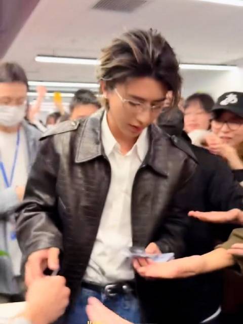 全世界就我没见过蔡徐坤是吧