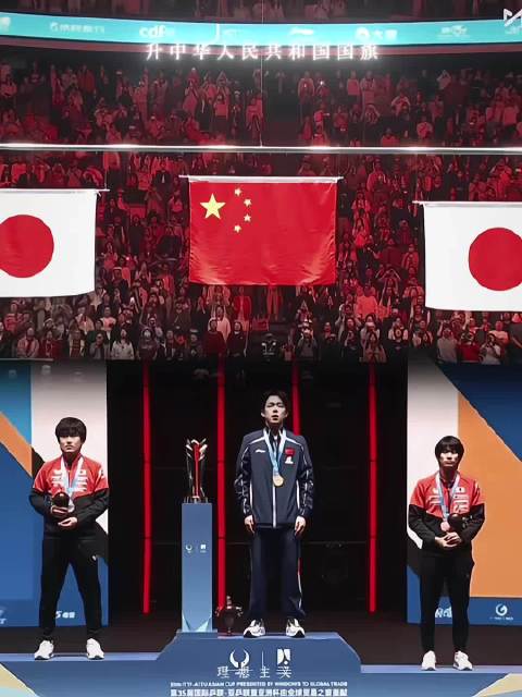 “我是能让五星红旗升起的人之一，我觉得很骄傲”