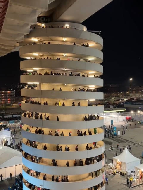 圣西罗球场旋转楼梯