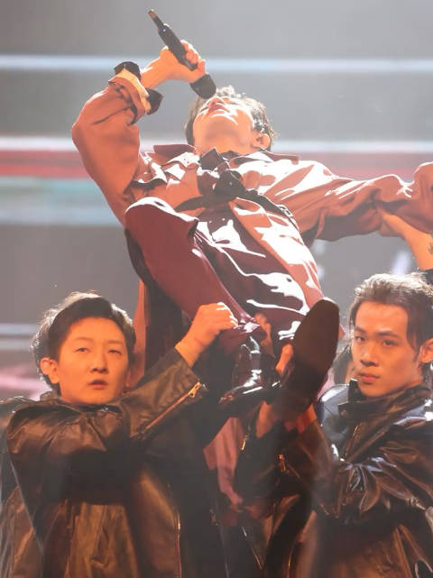 肖战舞台直拍引粉丝期待巡回演唱会