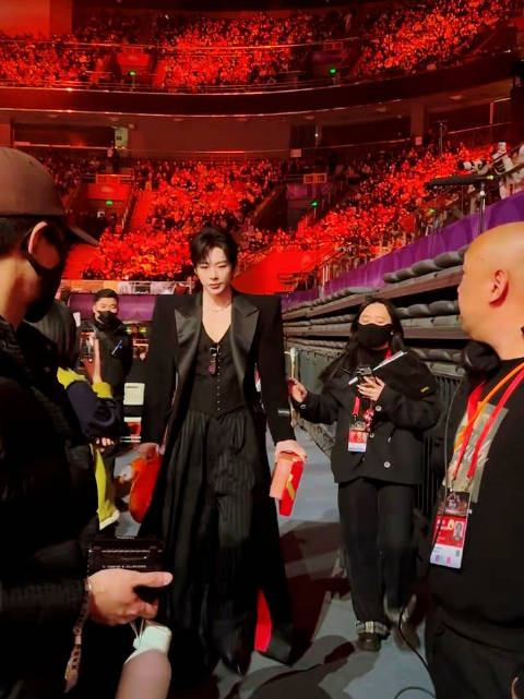 谁能扛得住刘宇宁这么迎面走过来！ 扑面而来的荷尔蒙