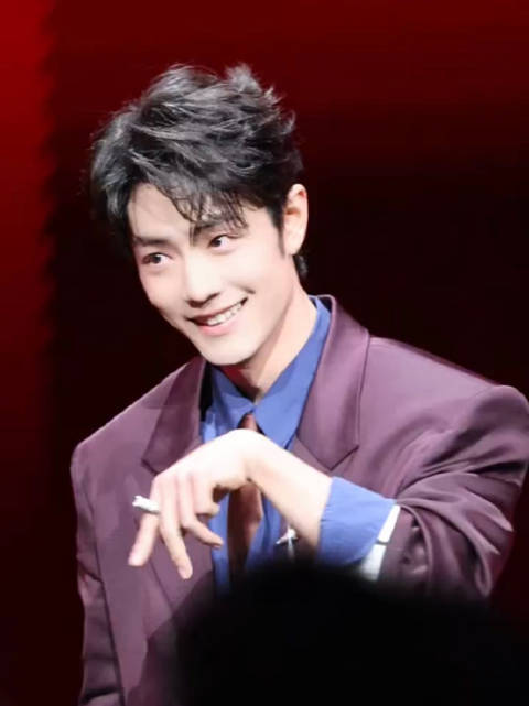 要睡了又看到…又上扬嘴角了，太甜了这个宝宝一垮就害羞，一害羞就想跑哈哈哈