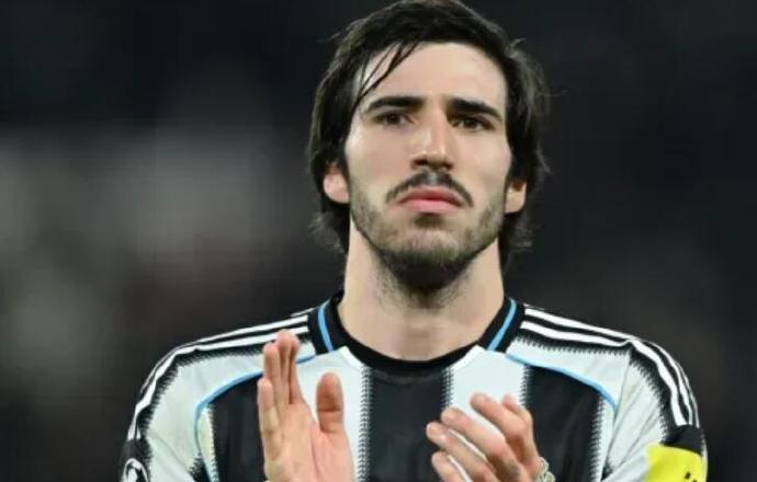 曼联为何愿意为托纳利支付高达1亿英镑的转会费？