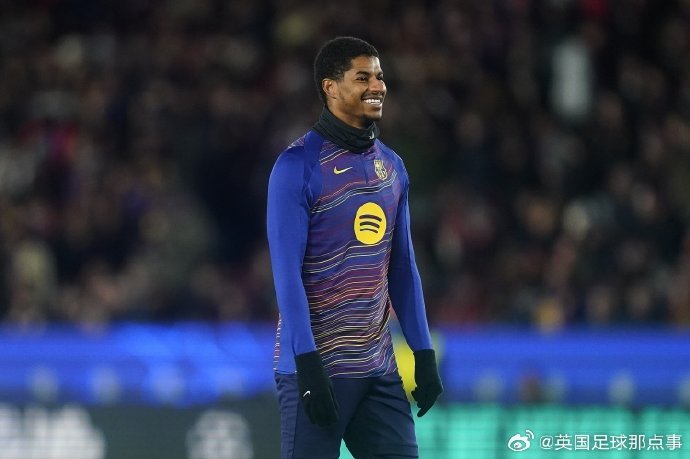 拉什福德在巴塞罗那的表现和位置适应情况具体如何？