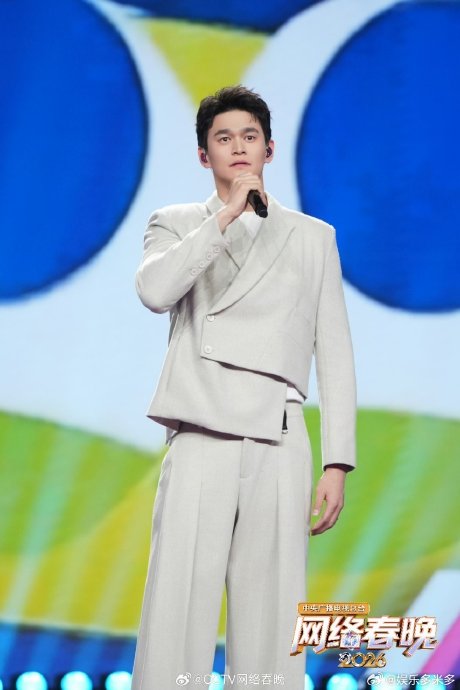 孙杨跨界演唱《月亮照山川》展现出了怎样的舞台魅力？