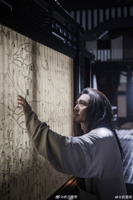 演员俞灏明在《太平年》中是如何将自己受伤的疤痕融入到周世宗郭荣的角色塑造中的？