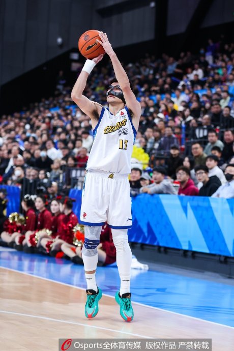 浙江广厦队在孙铭徽受伤后，将如何调整球队的战术和阵容？