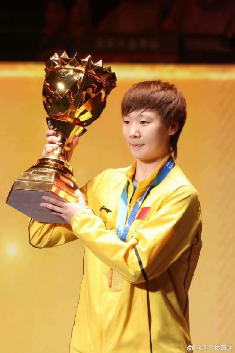 王曼昱在哪些重大比赛中曾带伤作战，并取得了什么成绩？