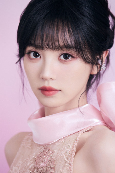 网友是如何评价田曦薇的“猫塑美学”和她的个人风格的？