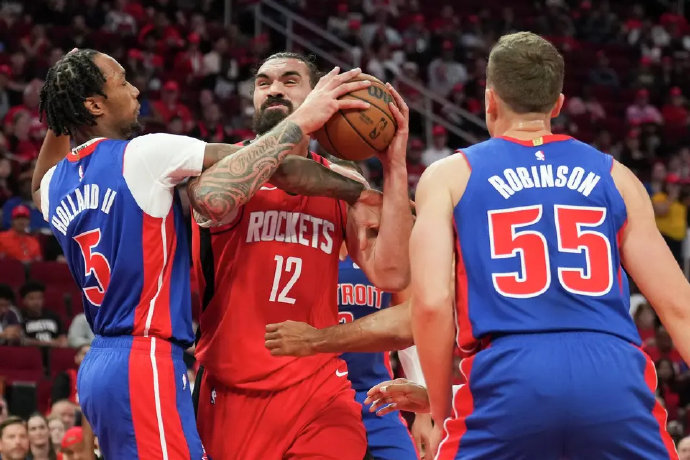 申京和亚当斯的缺阵对火箭队的攻防体系造成了哪些具体影响？