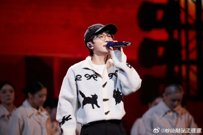 周深有哪些具体造型让大家觉得他像卡通人物？