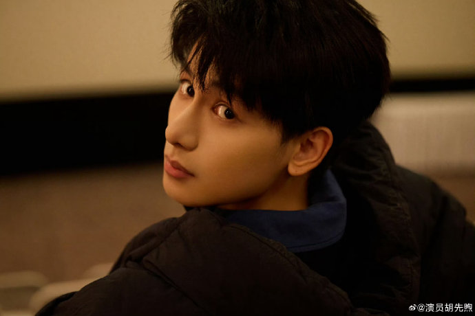 范丞丞为胡先煦拍摄的照片具体是什么场景和风格？