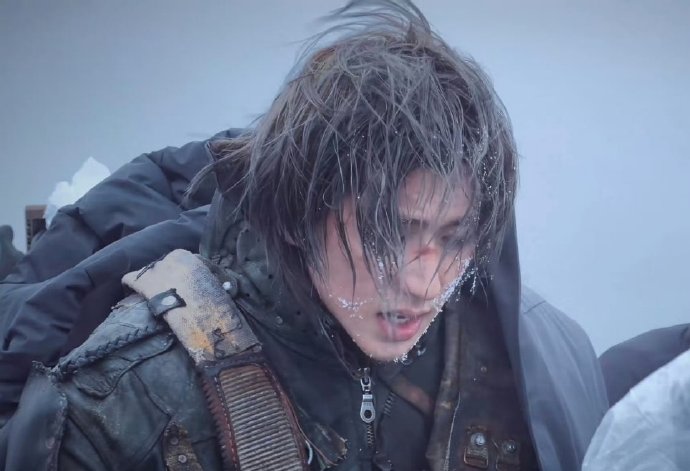 粉丝们对蔡徐坤冰岛拍摄《Colder》的幕后花絮有哪些共情和热议细节？