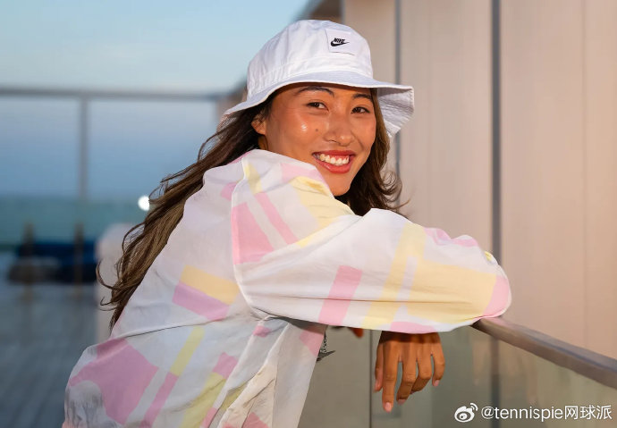 郑钦文的‘高山哲学’对普通球迷和运动员有何启示意义？