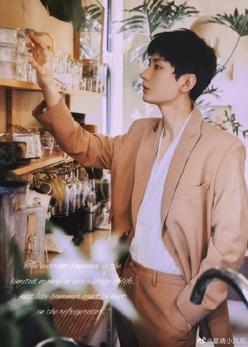 成毅用干净纸巾包裹脏纸巾的举动，体现了怎样的个人修养？