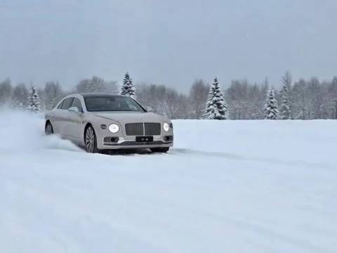 男子助宾利等豪车完成雪地漂移，将免费服务更多品牌