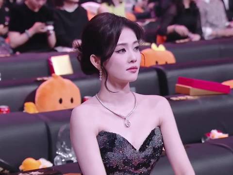 白鹿内场笑场马嘉祺发言引热议