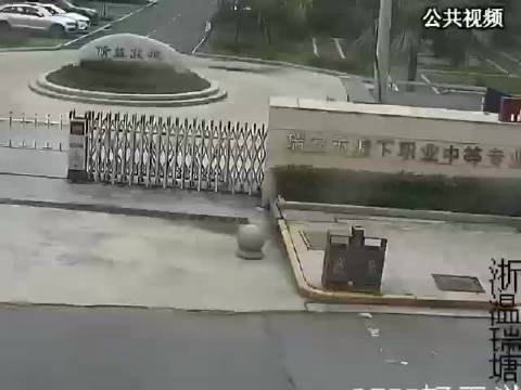 视频：卡宴顶着石墩走的结局~~~如何避免这种悲剧呢？