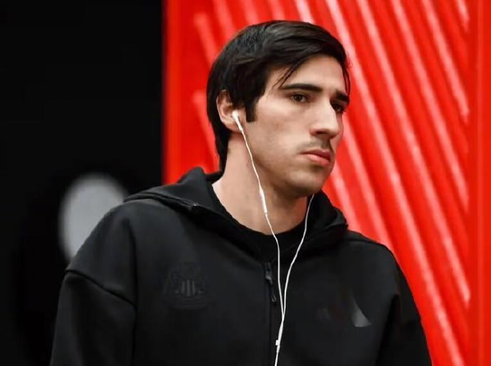 曼联本赛季能否获得欧冠资格，对引进托纳利有多关键？