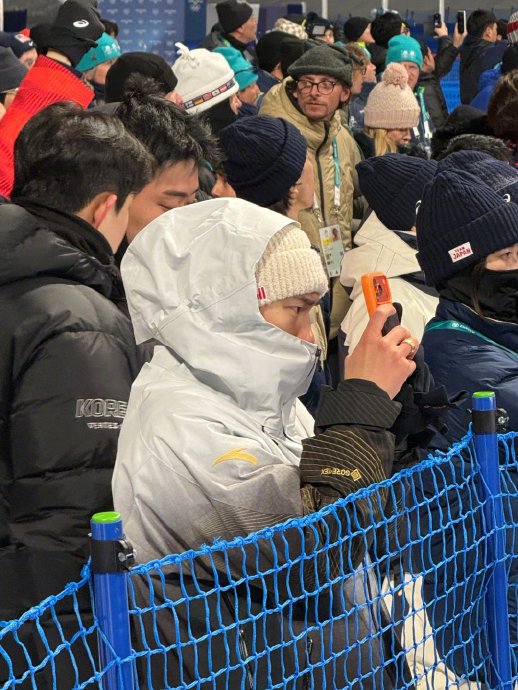 苏翊鸣杨文龙现场助威张小楠冬奥冲金