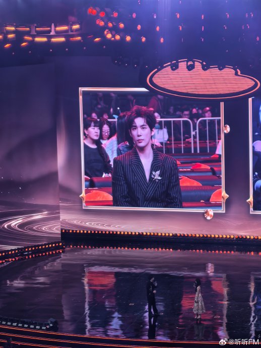 除了表情出圈，王安宇在微博之夜现场还经历了哪些有趣的细节？