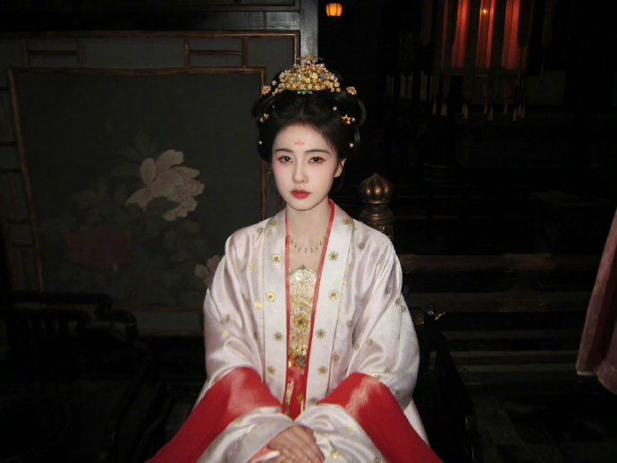 白鹿在《唐宫奇案》中饰演的李佩仪，到底有哪些出圈的名场面？