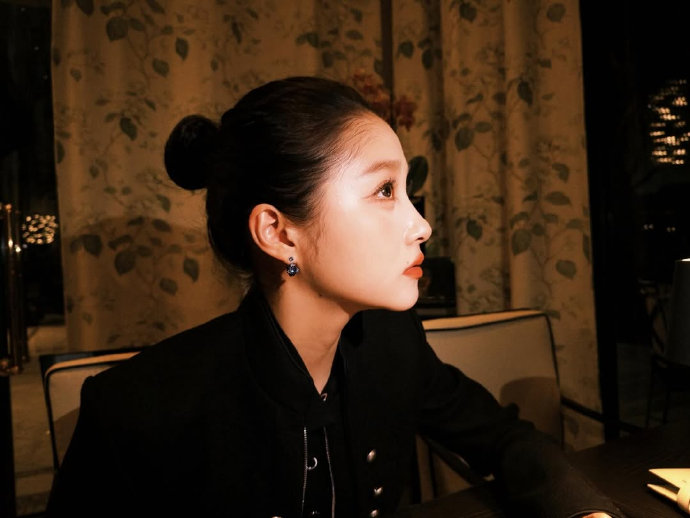 关晓彤这次去看米兰冬奥会，具体是什么品牌邀请的？