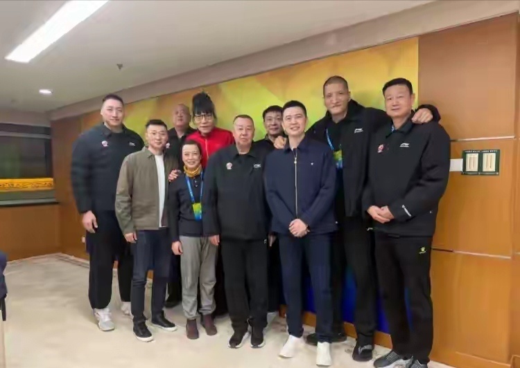 莫逆之交，巴特尔杨鸣聚餐吃羊肉，巴特尔透露揍过小时候杨鸣