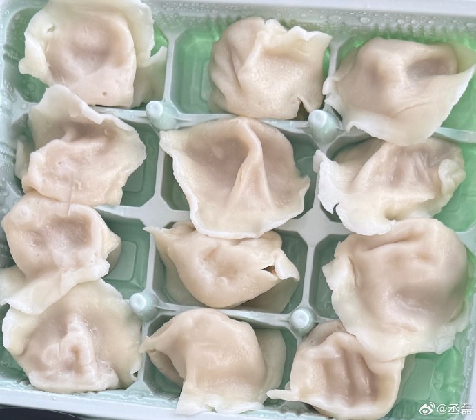 丞磊小年到底吃饺子没？粉丝为何狂刷这个话题？