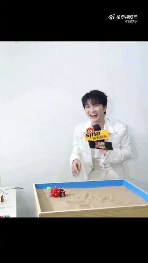 周深创意暴富祝福引爆网络