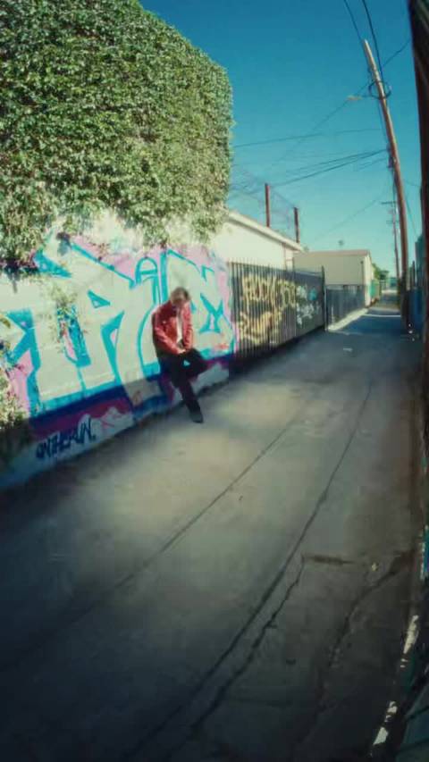 蔡徐坤冰岛连拍三天MV，新专辑《KUN》融入极致浪漫