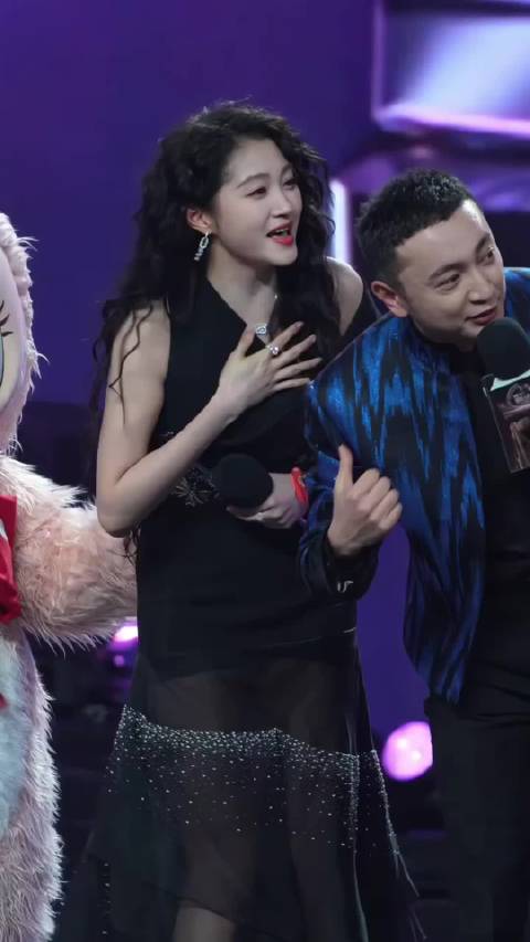 关晓彤：只要我不尴尬，尴尬的就是尼格买提！卡鞋名场面笑不活了！