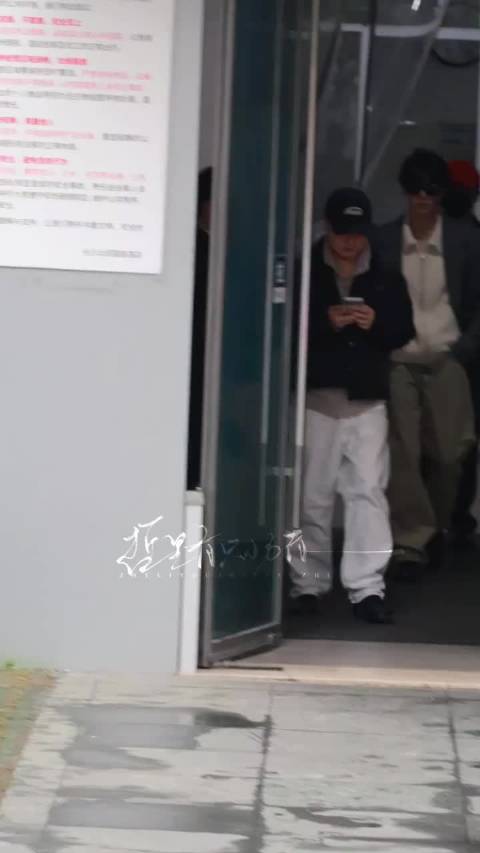 陈哲远湖南春晚上班路透，拽哥来了