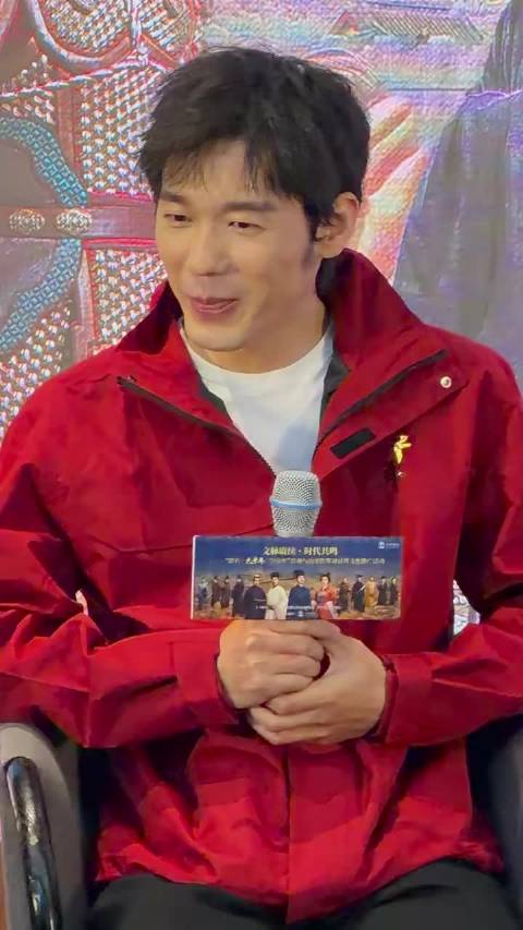 白宇回应太平年九个头衔，坦言靠反复查资料背诵