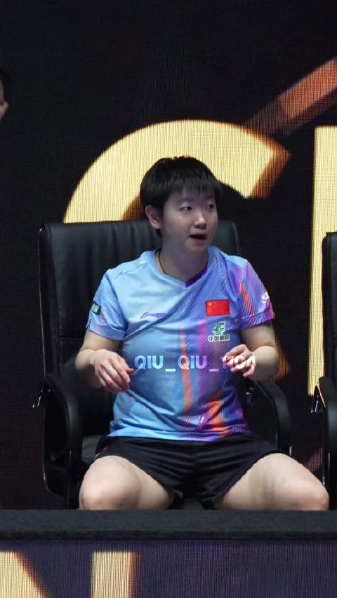 孙颖莎4-3胜王曼昱夺亚洲杯女单冠军，赛后可爱扇扇子看回放