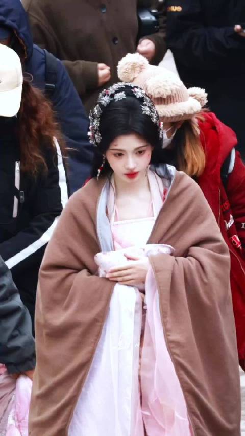 注意保暖的萌萌狐