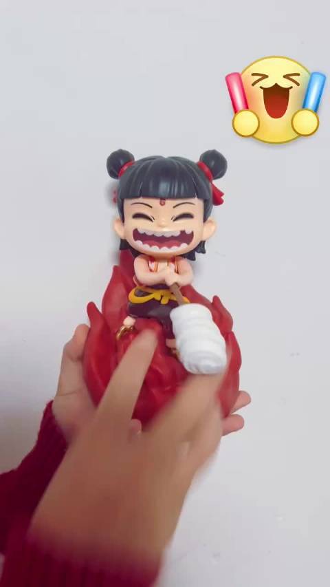 KFC推出哪吒联名玩具套餐，单个售价近70元