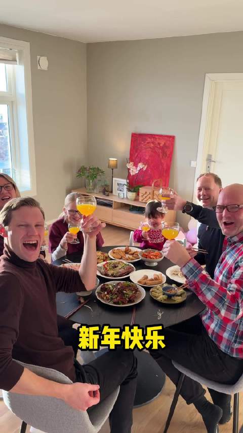 中国年夜饭让大爷差点惊掉下巴，爸爸这下可是有得吹了