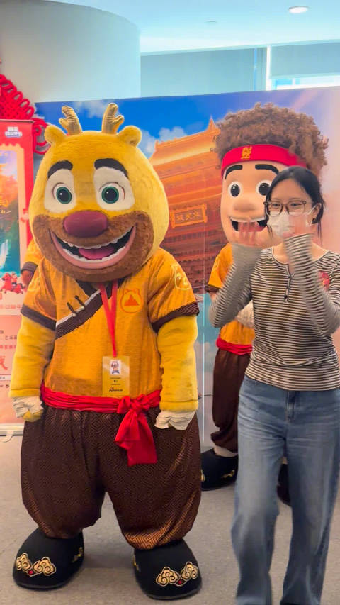 熊二扫楼现场大秀丝滑舞姿引员工围观