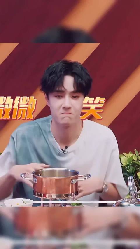 王一博随音乐律动展现舞台魅力