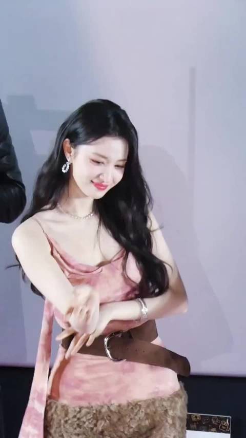 成何体统追剧团手势舞 王楚然女儿心总如水好明媚