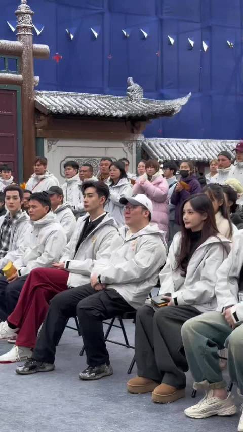 李一桐陈星旭《金枝》开机，开机大吉！