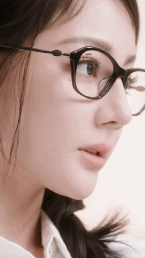 我从小就跟着迪丽热巴了，她在哪里我在哪里！